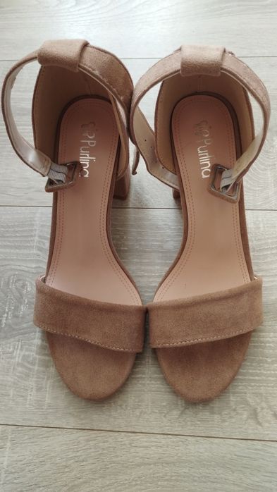 Босоніжки жіночі