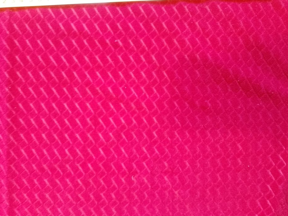 Штори червоні ..