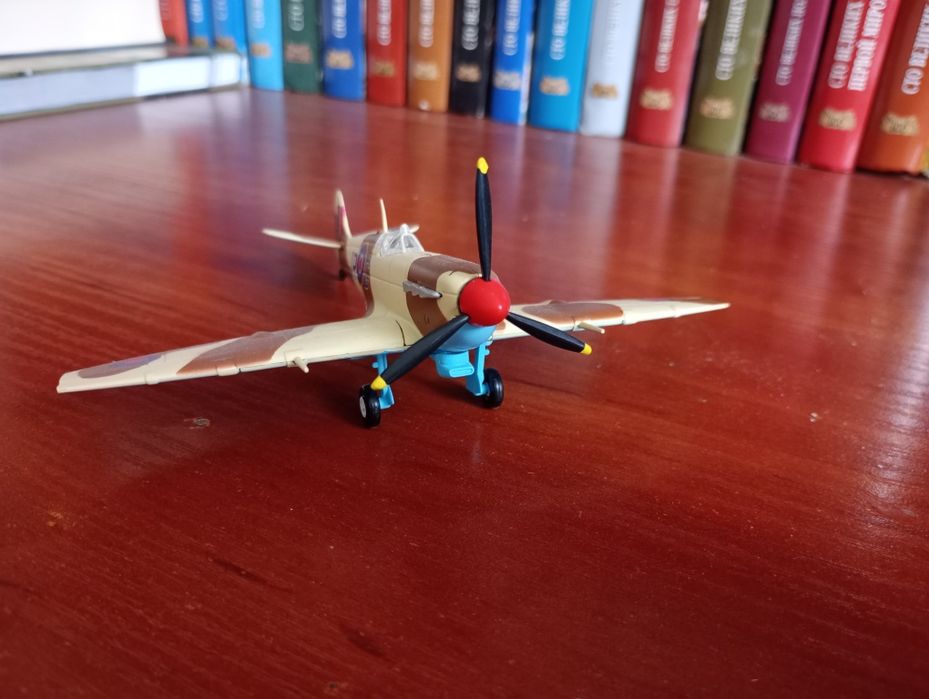 Модель Истребителя Спитфайр 1/72