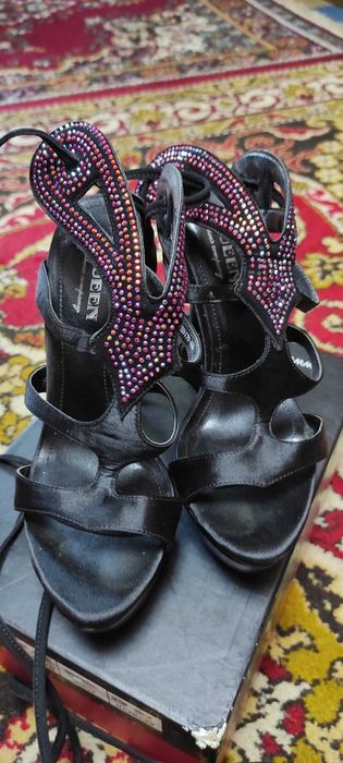 Босоножки и туфли