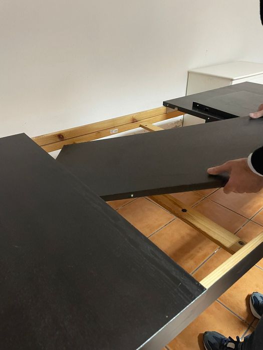 Mesa de jantar extensível com cadeiras