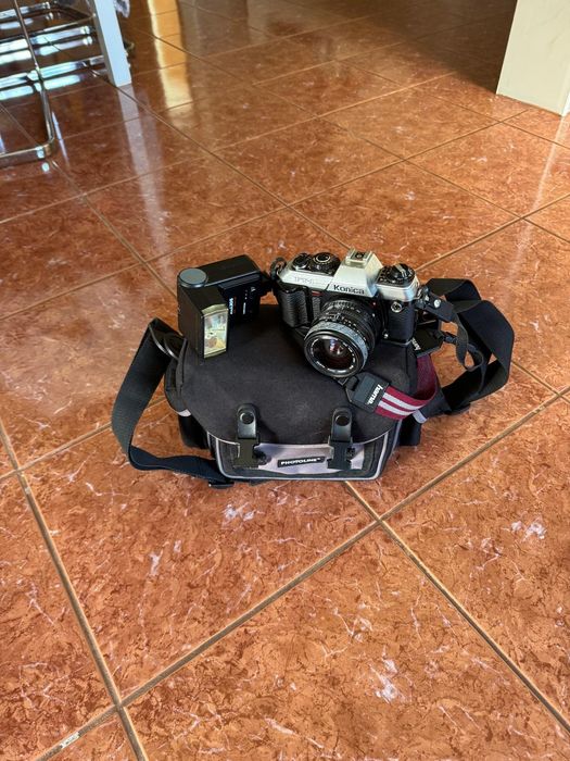 Máquina fotográfica Konica