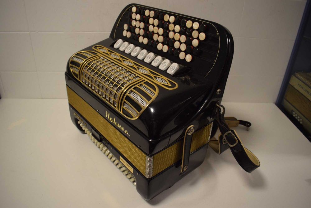 Acordeao Hohner Riveira III .3  Voz,