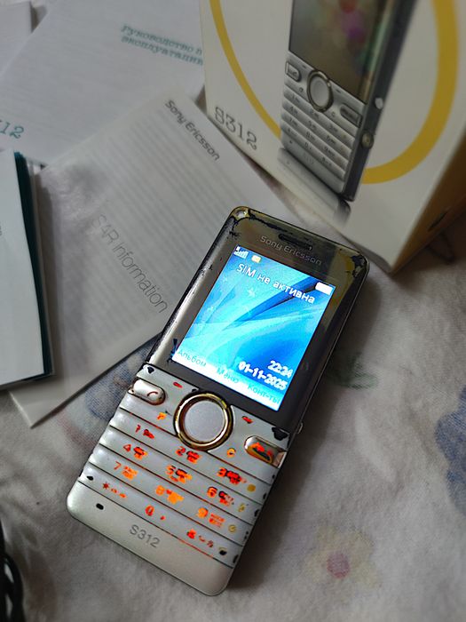 Sony Ericsson S312 — Полный комплект! Стильная ретро-классика