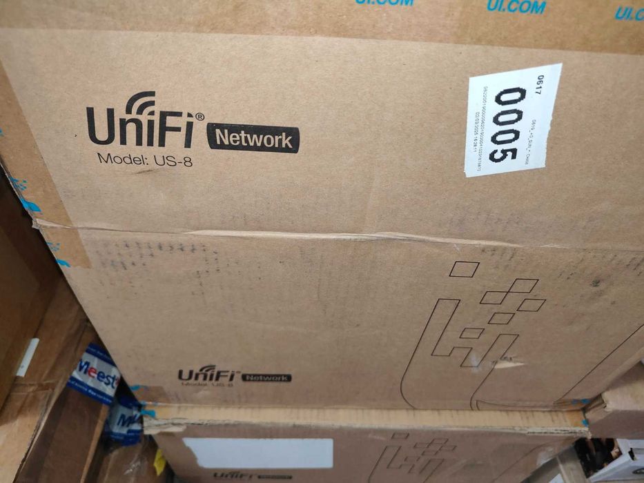 Коммутатор Ubiquiti UniFi Switch 8 (US-8)