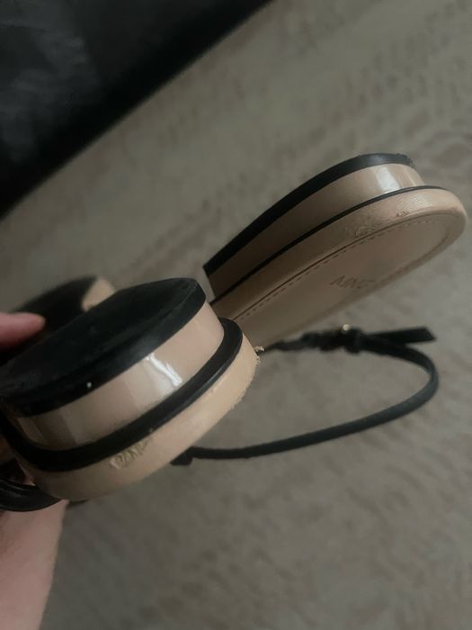 Босоніжки Mango.