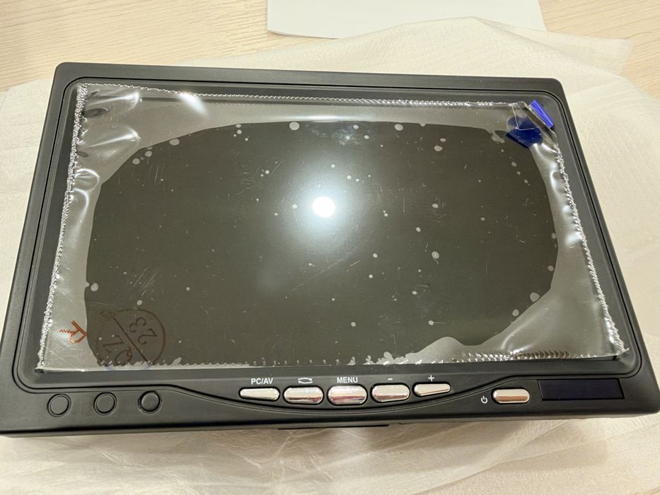 Monitor LCD a cores pequeno