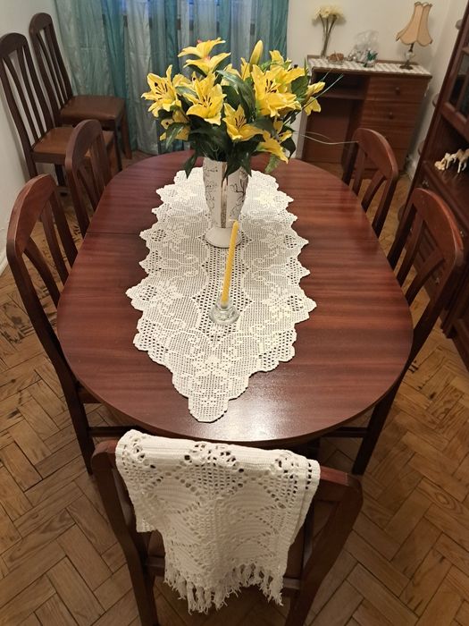 Mesa de jantar com 8 cadeiras