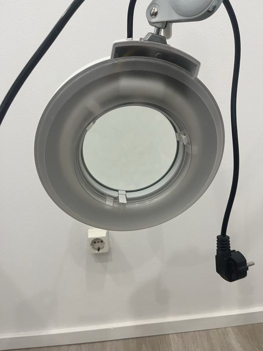 Lupa com lampada
