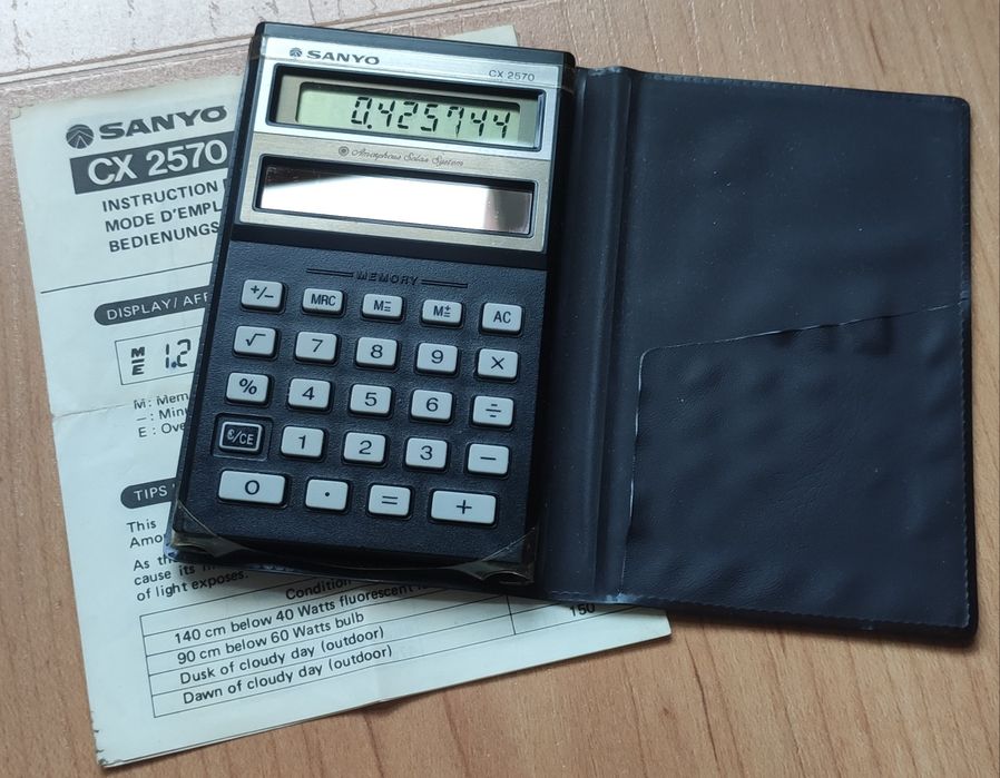 Máquina de calcular solar Sanyo de coleção