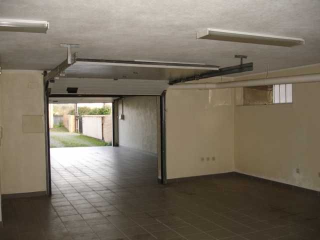 Garagem e Arrumos com WC - 60 m2 - S. Mamede de Infesta (centro)