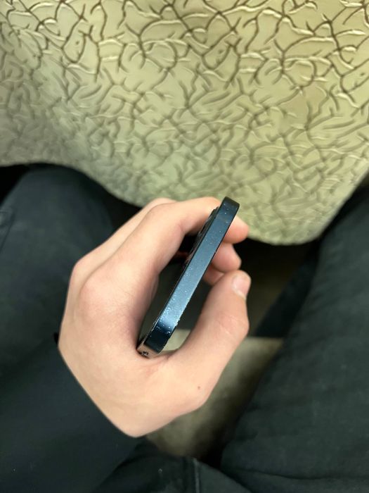 Айфон 12 на 64 гб акб 78%