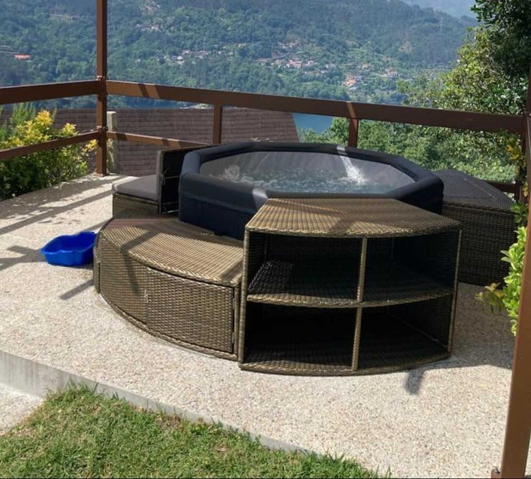 Jacuzzi exterior