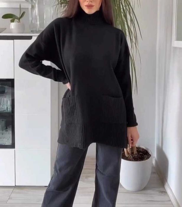Czarny sweter oversize z kieszeniami i półgolfem