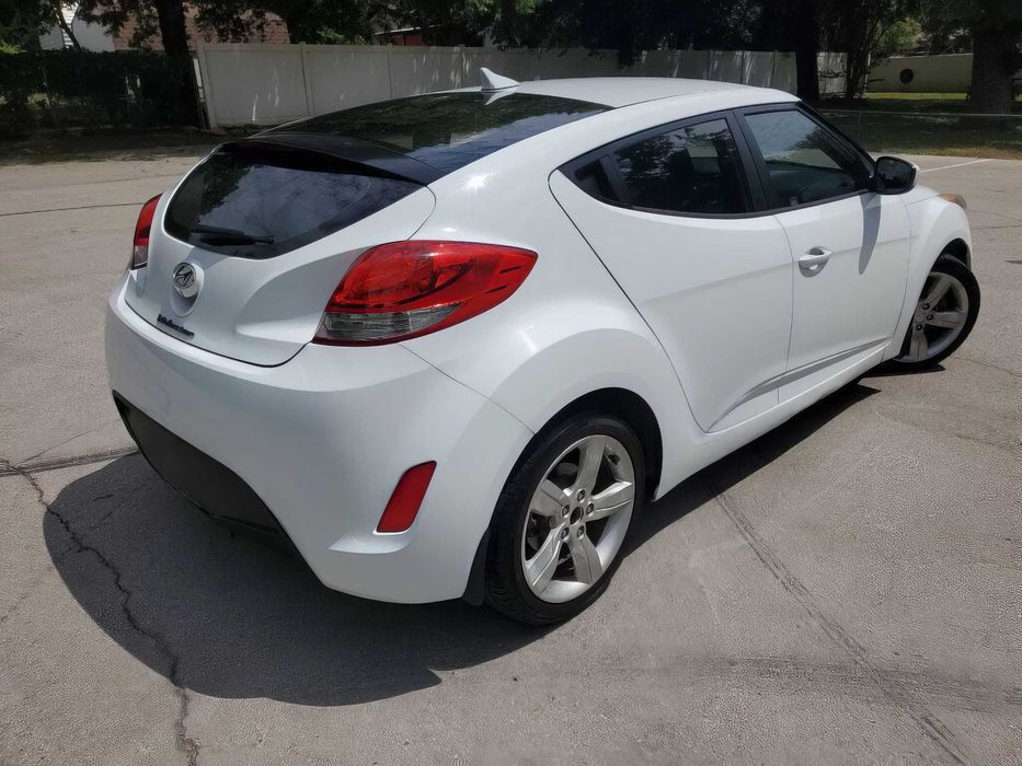 Hyundai Veloster      2015