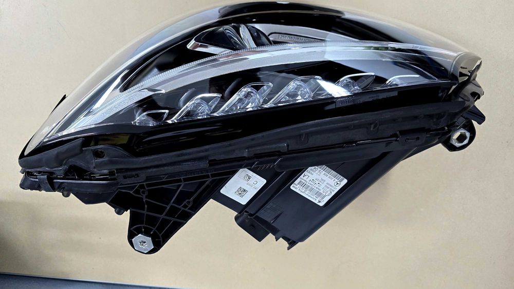 Farol esquerdo Mercedes Classe C W205