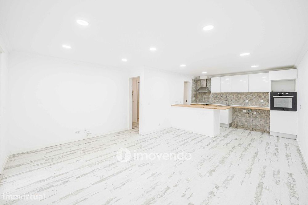 Apartamento T1 totalmente renovado, com varanda, na Sobreda