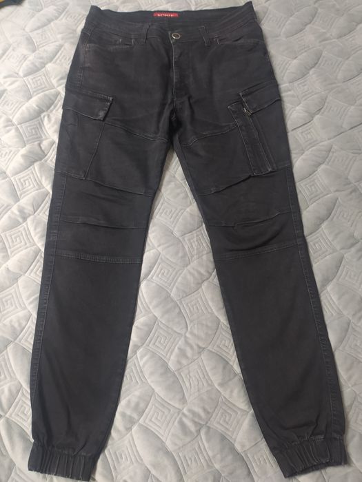 Чоловічі джинси чорного кольору