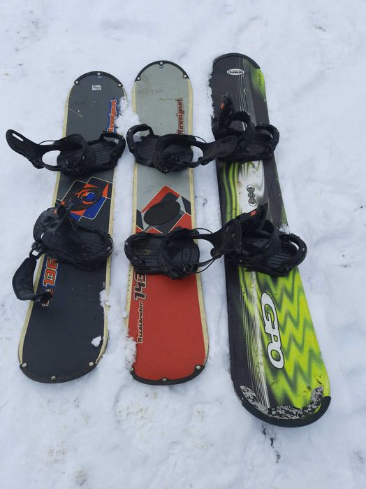 Продам лижі, сновборди, сани, боти.