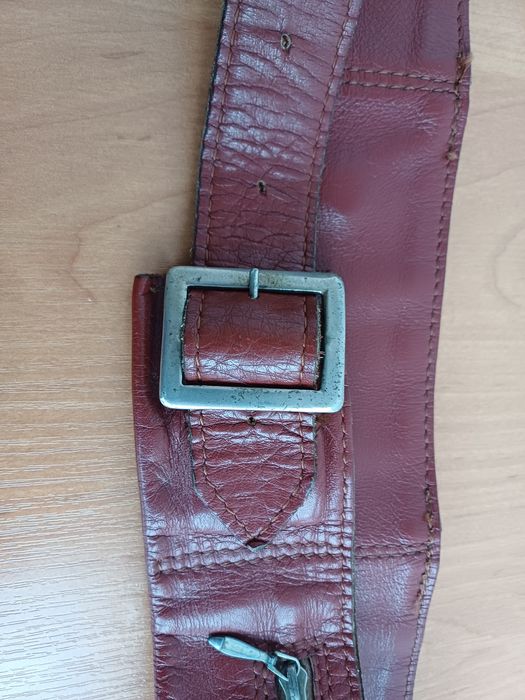 Стильный кожаный ремень с кармашками  размер S-М