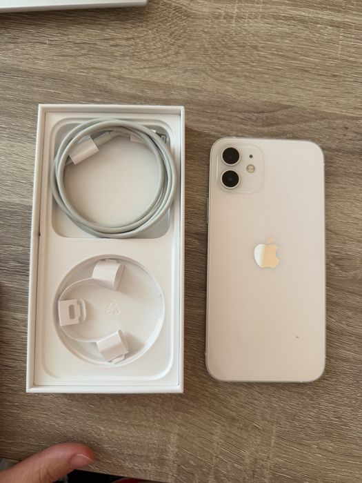 Продам Iphone 12
