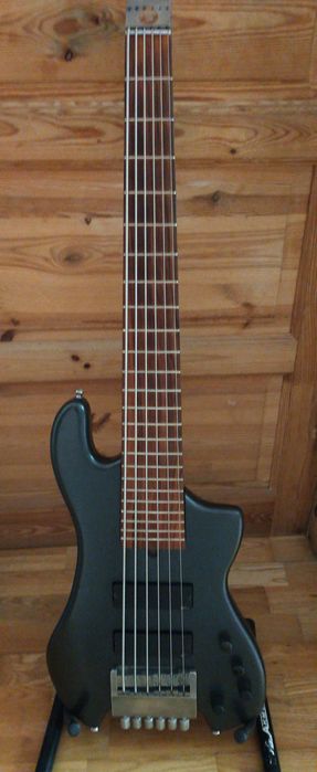 Gitara basowa szesciostrunowa