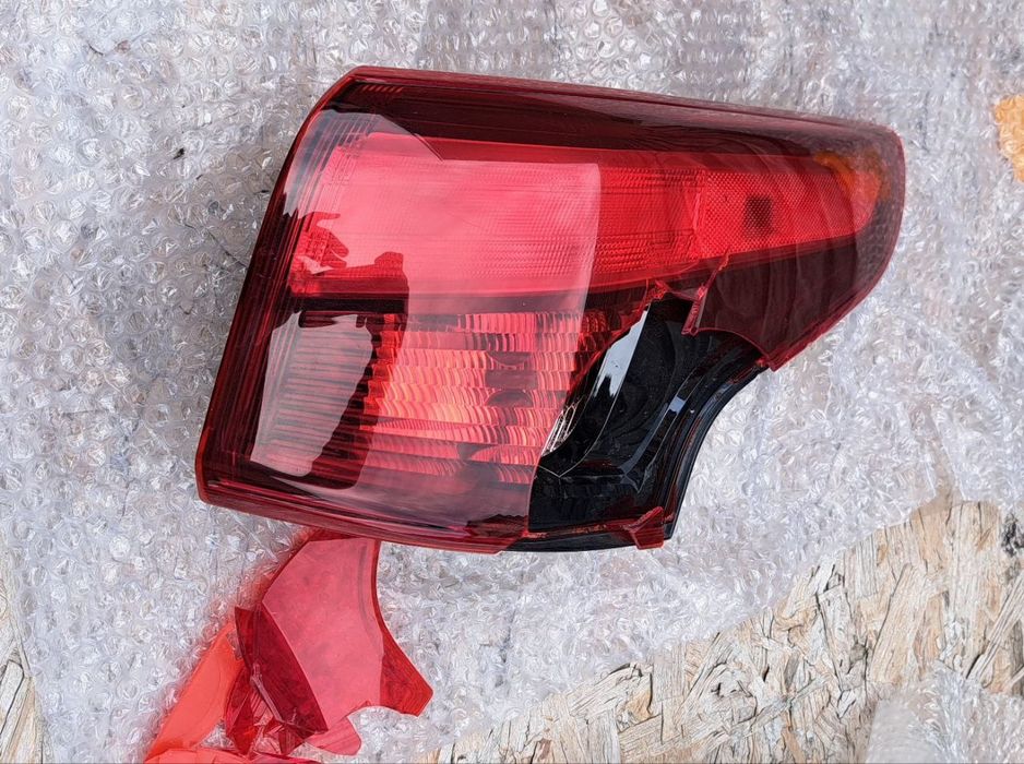 Задній правий ліхтар Nissan Rogue Sport 2018