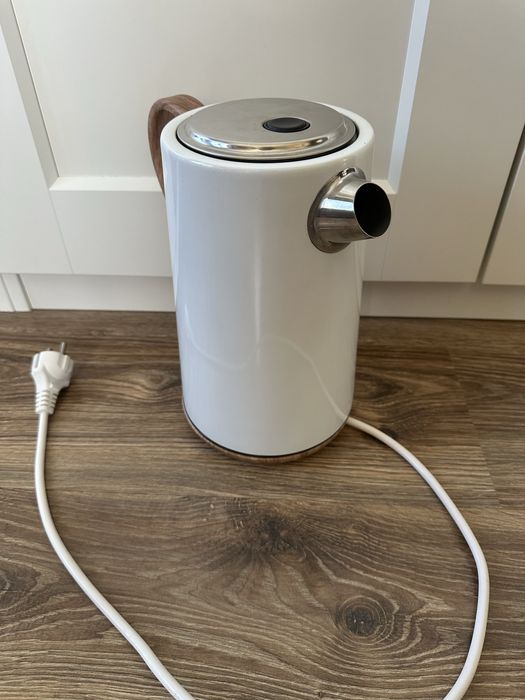 Biały czajnik SilverCrest