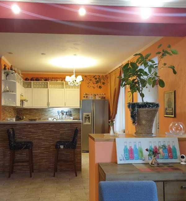 77 Будинок в парку "Сирецький Гай " басейн мангал музика альтанка