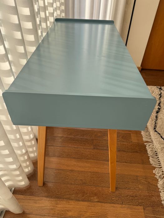 Secretária com 3 gavetas