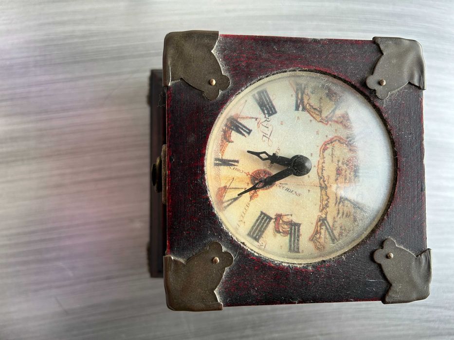 Relogio caixa em madeira