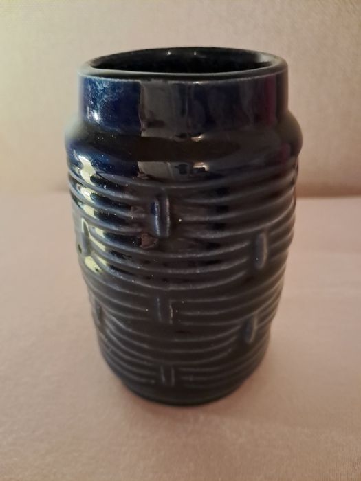 Maly flakonik ceramiczny