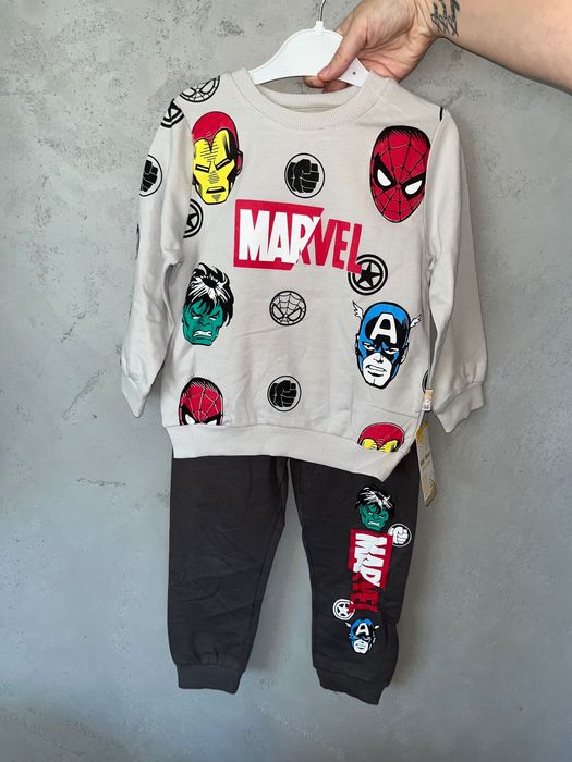 Komplety dresowe Marvel 92-116