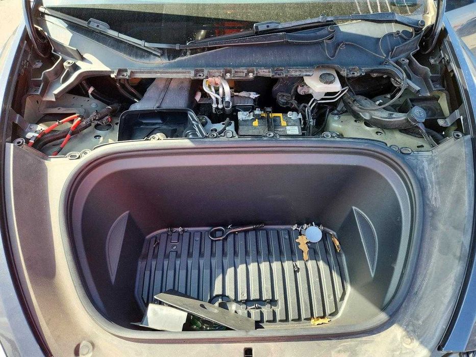 Tesla Model Y 2021;