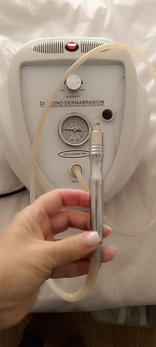 Vendo máquina de microdermoabrasão usada