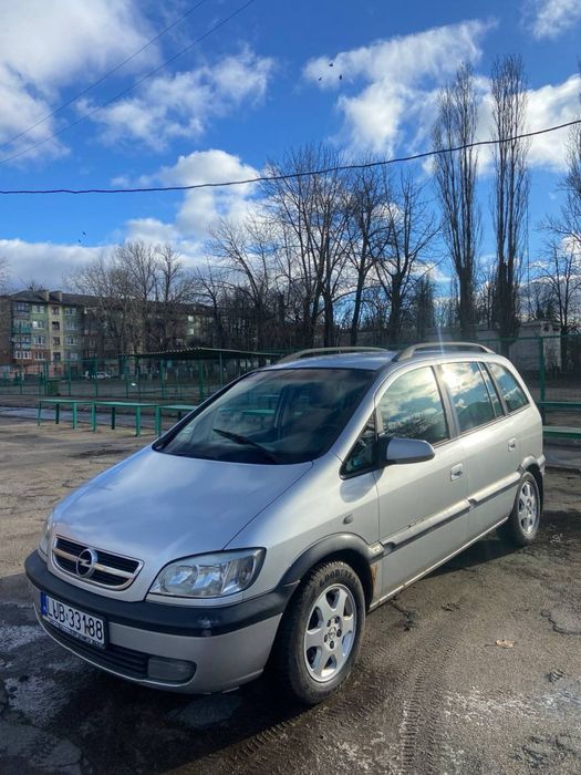 Авто в отличном техничном состояние,мотор идеально работает,хорошая в ходу,7 местная,все по машине работает,резина зима..