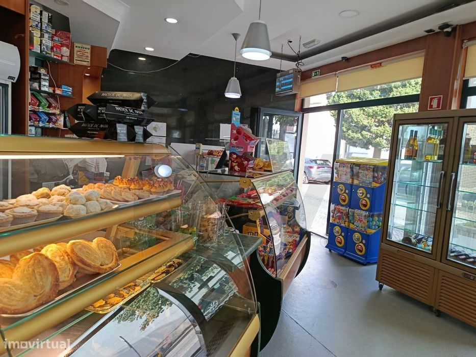 Pastelaria e Padaria com fabrico próprio, para trespasse, em Esgueira,