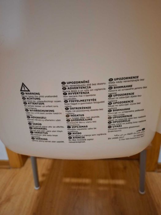 Cadeira IKEA ANTILOP com almofada redutora e apoio de pés