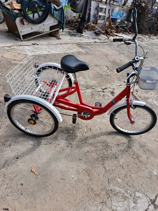 Bicicleta três rodas, restaurada