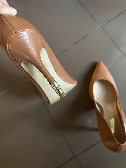 Туфлі на підборах Guess