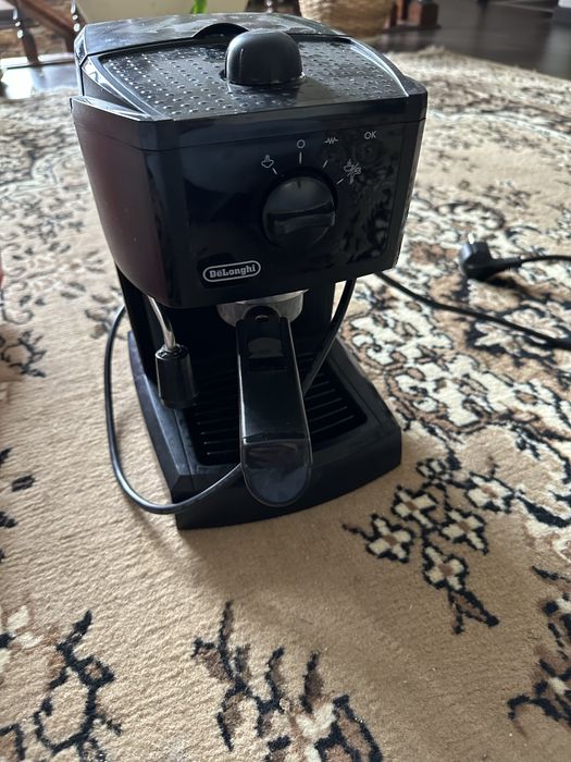 Кофеварка рожковая . Б/У DeLonghi