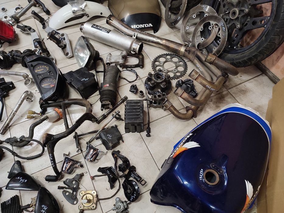 Honda CBX 750 części koło wydech tłumik lampa bak lagi oś moduł tłumik
