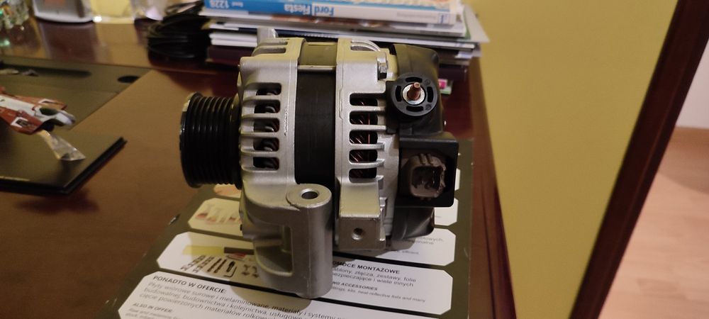 Alternator Toyota Avensis T25 2.2 D-Cat