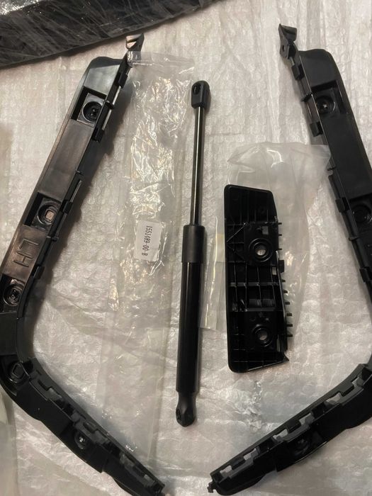 Кронштейн заднього бампера Tesla Model 3 1083989-00-I 1083989-00-I