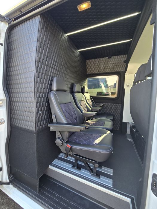 Zabudowa busa Crafter Fotele do busa montaż foteli homologacja do busa