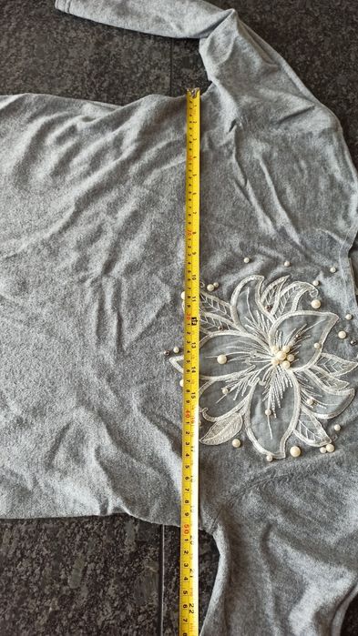 Sweter szary z koralikami rozmiar S/M
