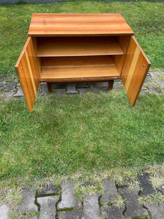 Zestaw starych mebli