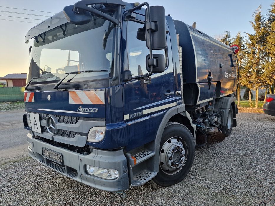 Mercedes Benz, zamiatarka 123 900 brutto