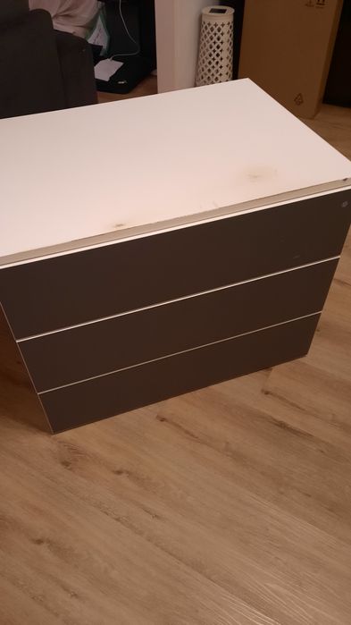 Cómoda IKEA cinza/branco
