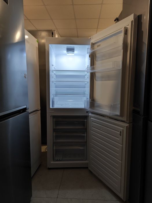 Компактний холодильник KERNAU KFRC 15153.1 NF W з Європи